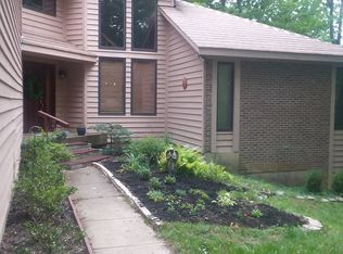 5819 Squirrelsnest Ln, Cincinnati, OH 45252