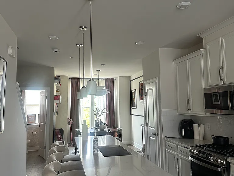 3545 Carnaby St — Photo 12