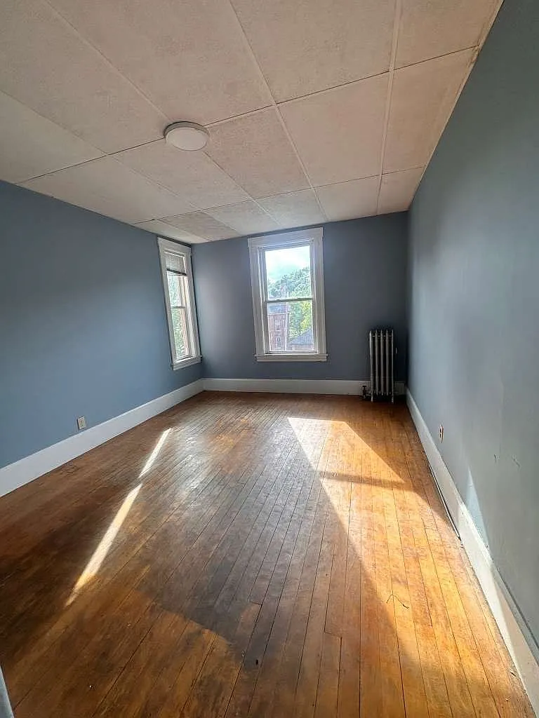 3 bed, 1.0 bath, 1769 sqft, $2,700 — Photo 4