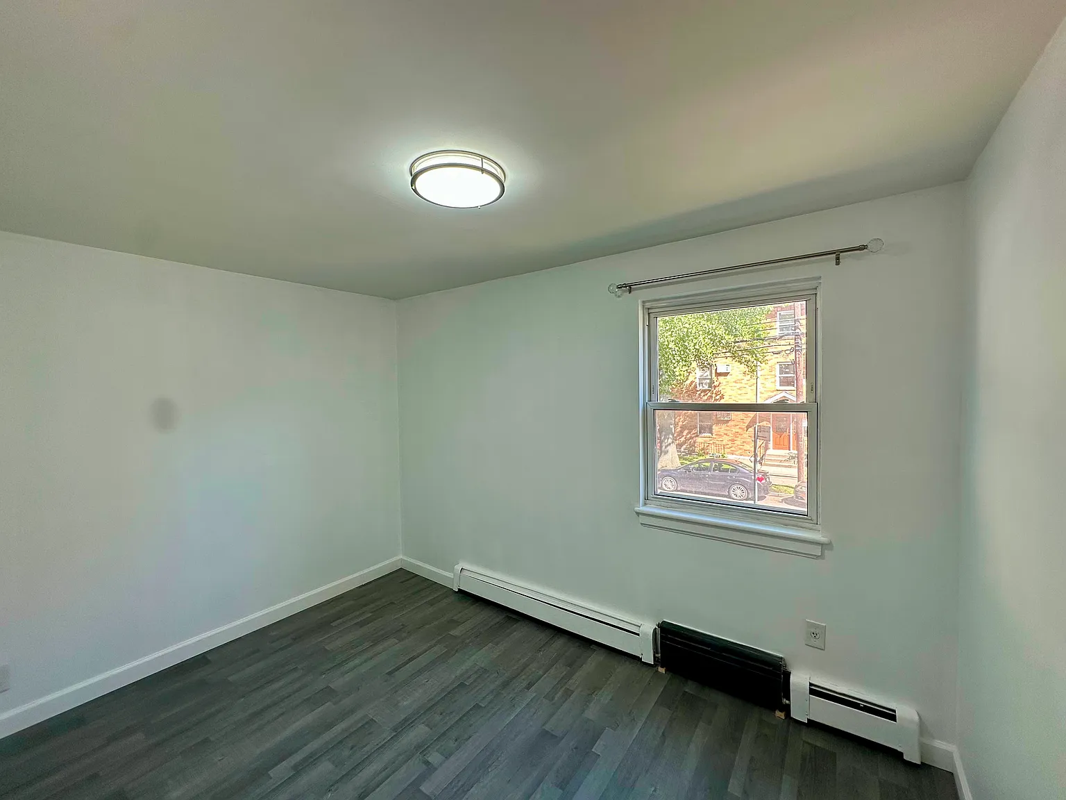 3 bed, 1000 sqft, $3,100 — Photo 3