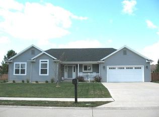 2107 Redbud St, Effingham, IL 62401