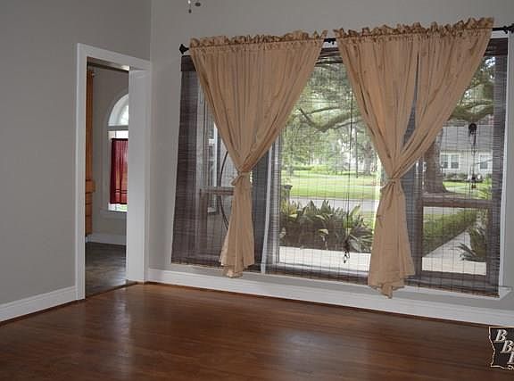5th image of 517 Crescent Blvd