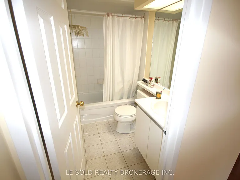 40 Scollard St #602 — Photo 8
