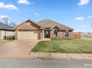908 S Berry St, Burkburnett, TX 76354