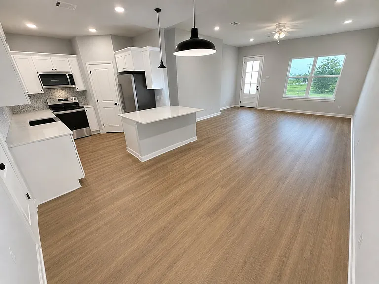 127 Wells St — Photo 3
