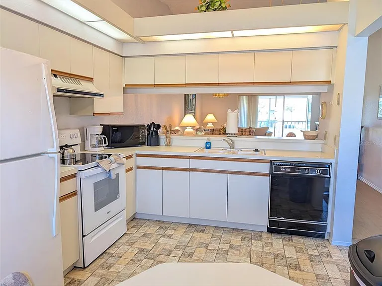 4378 Madeira Ct — Photo 9