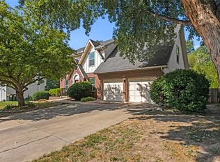 104 Brookwood Ct, Lansing, KS 66043