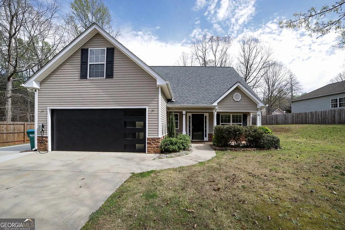 560 Windsong Lake Dr photo 1