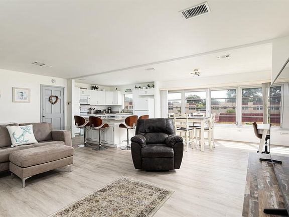 5th image of 222 Cedarwood Cir #222