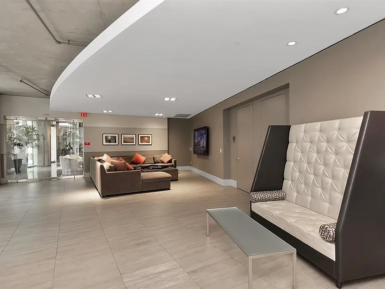 1901 Post Oak Blvd #3304 — Photo 23