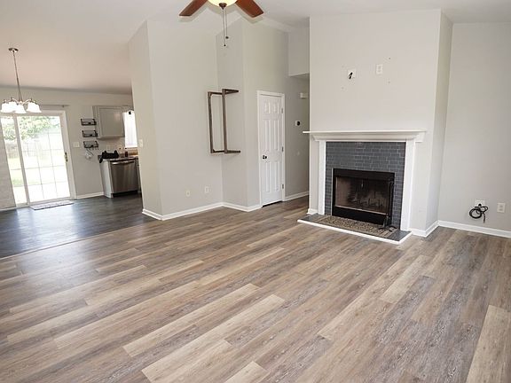 5th image of 301 Scranton Ct
