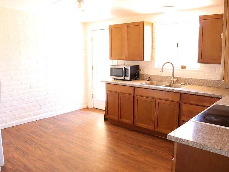 1052 S Chaparral Cir — Photo 5