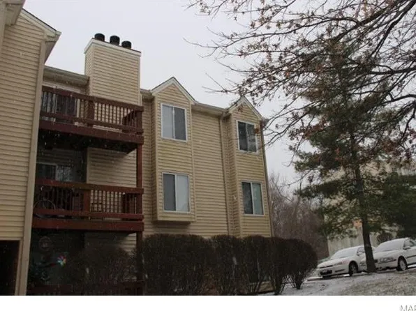 17054 Sandalwood Creek Dr APT E, Glencoe, MO 63038