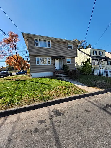 1001 John St Photo 1