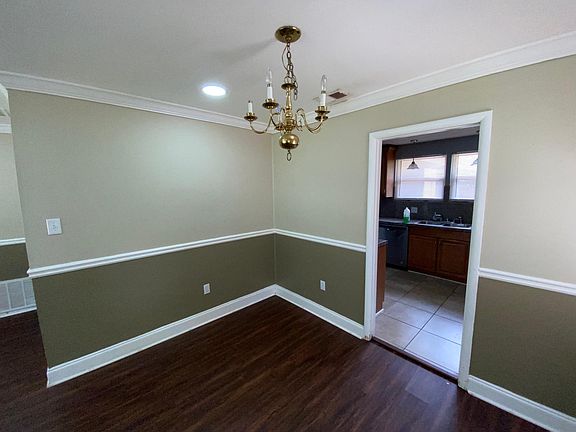 Breakfast Area right off Kitchen