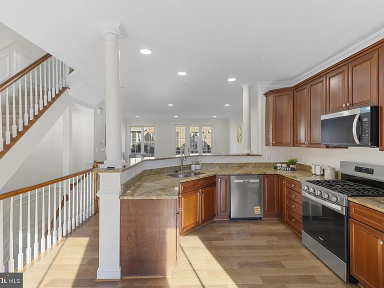 1256 Dockside Cir — Photo 2
