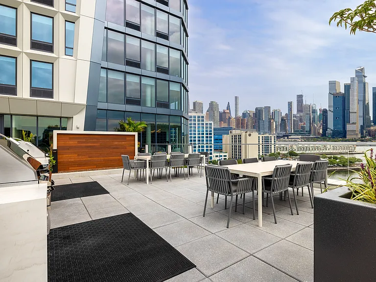 Hoboken Point — Photo 43
