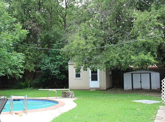 3rd image of 5917 Wedgmont Cir N