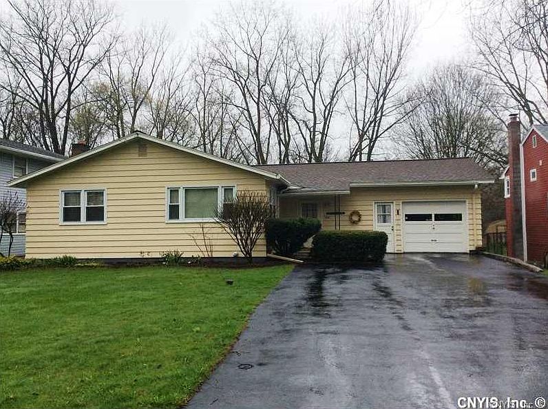 1st image of 304 Longmeadow Dr