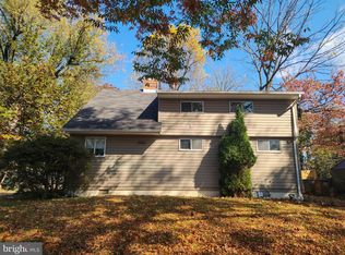 1806 McAuliffe Dr, Rockville, MD 20851
