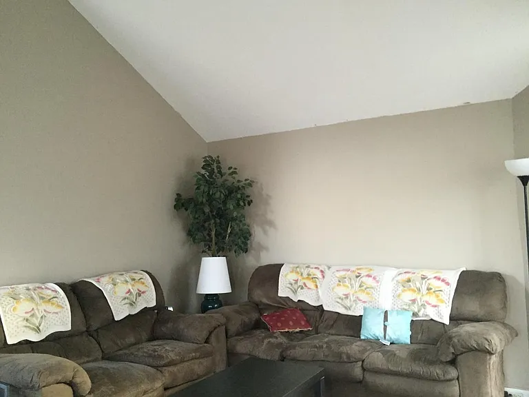 1037 Courtland Dr #18 — Photo 2