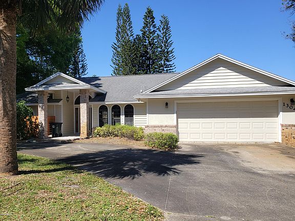 4th image of 1304 Heritage Acres Blvd