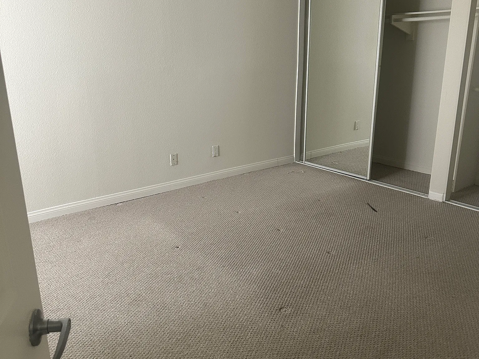 3 bed, 1020 sqft, $3,200 — Photo 2