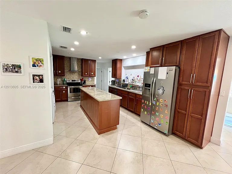 101 SW 58th Ave — Photo 8