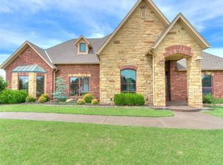 101 SW 41st St, Moore, OK 73160