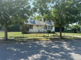 14 Concord Avenue, Bethpage, NY 11714
