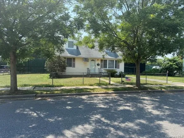 14 Concord Avenue, Bethpage, NY 11714