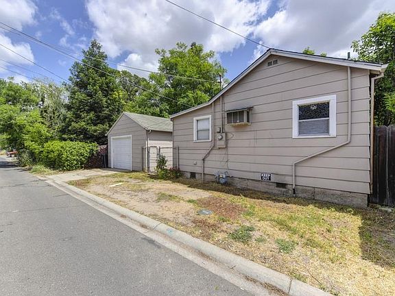 3rd image of 318 1/2 Clinton Ave