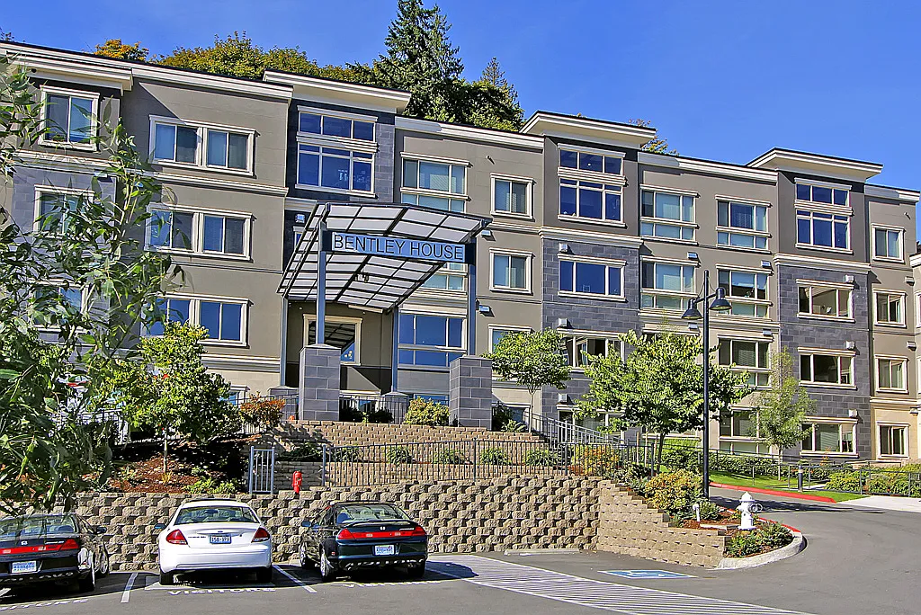 Bentley House — Photo 1