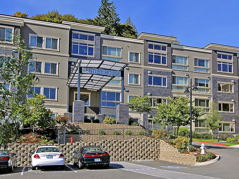 Bentley House — Photo 1