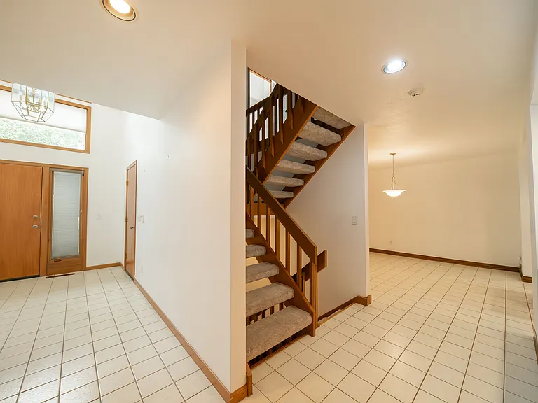 5751 Som Center Rd — Photo 5