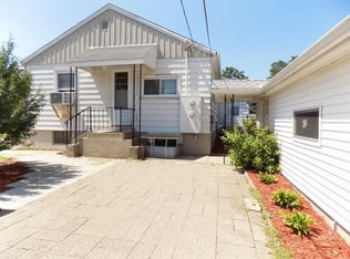 225 E 3rd St, Monticello, MN 55362