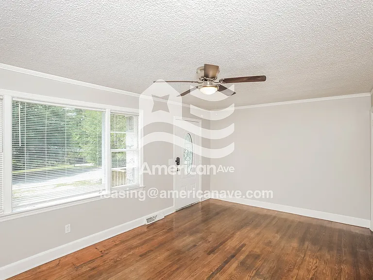 3677_003_living_room_12846629.jpg