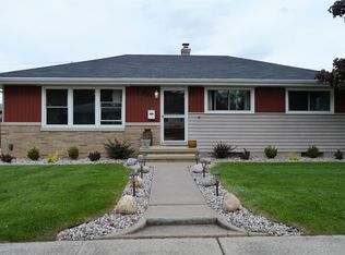 607 Park St, Combined Locks, WI 54113
