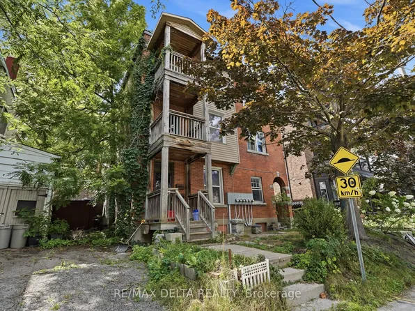 516 Bay St #2, Ottawa, ON K1R 6B3