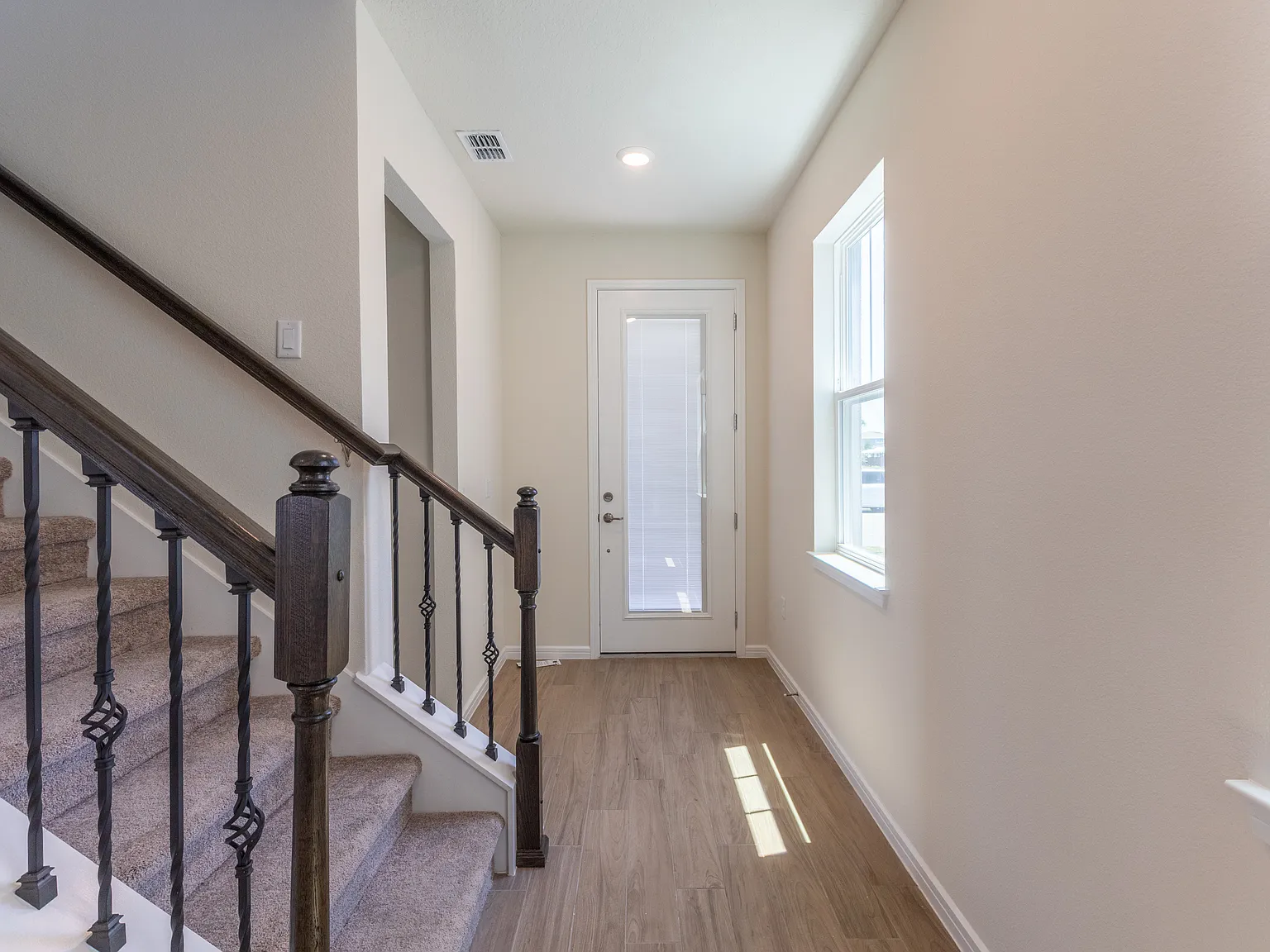 4 bed, 2037 sqft, $3,225 — Photo 3