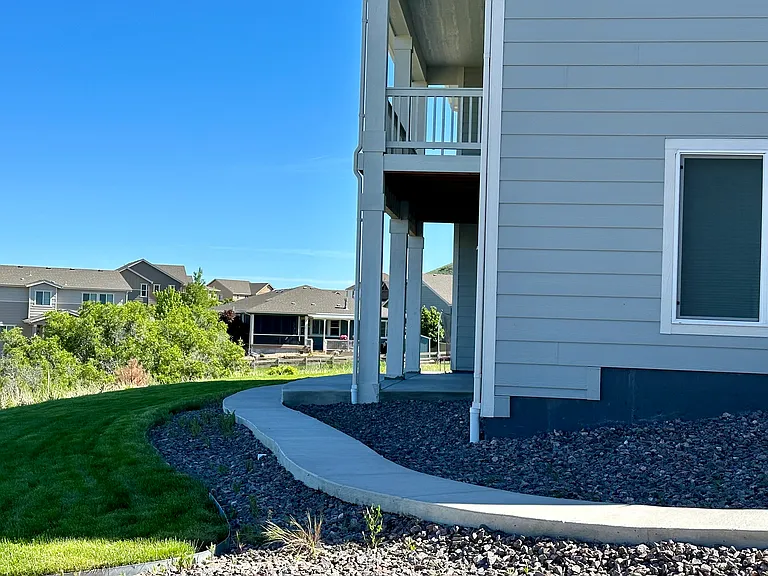 255 Rogers Ct — Photo 2