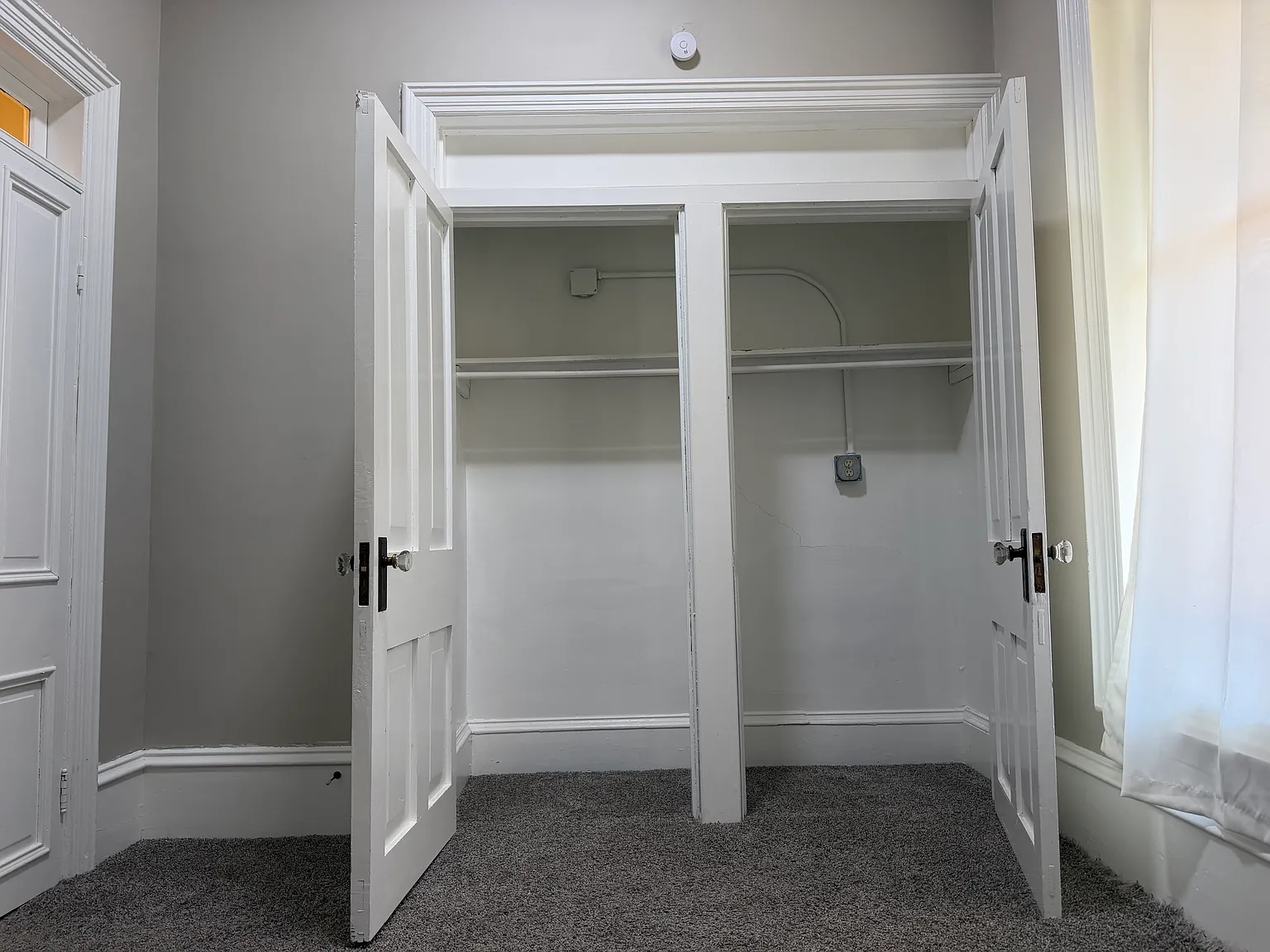 Studio, $900 — Photo 2