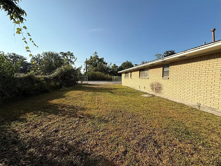 7325 Ley Rd — Photo 44