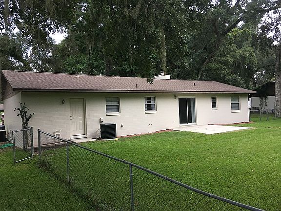 4th image of 4050 NE 28th Ct