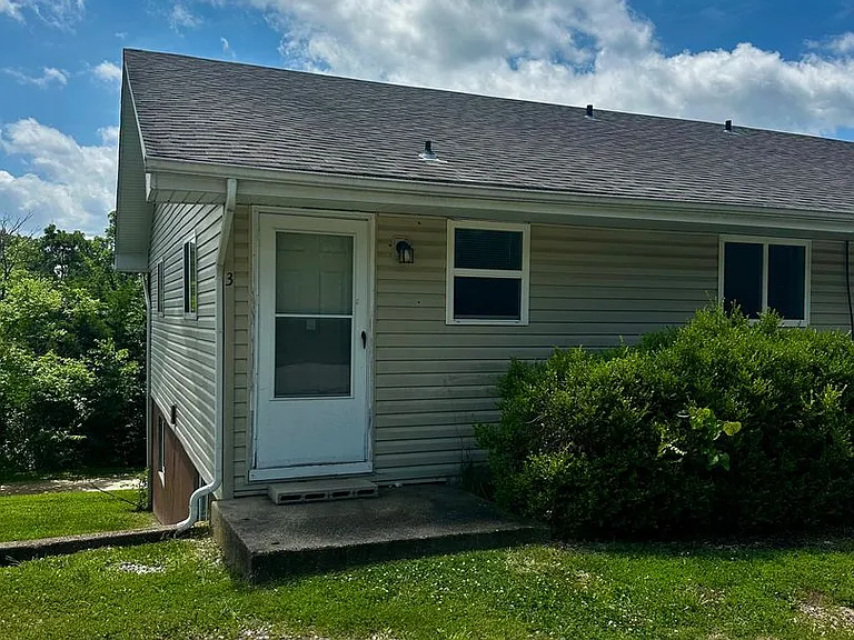 Versailles Apartments — Photo 11