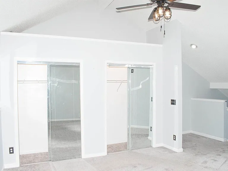 4497 L R I Ln — Photo 16