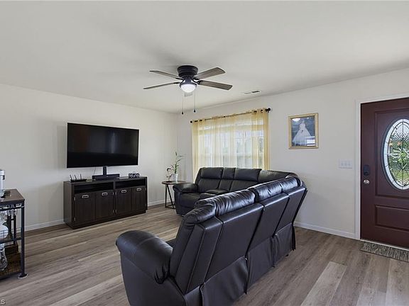 3rd image of 660 Tyro Rd