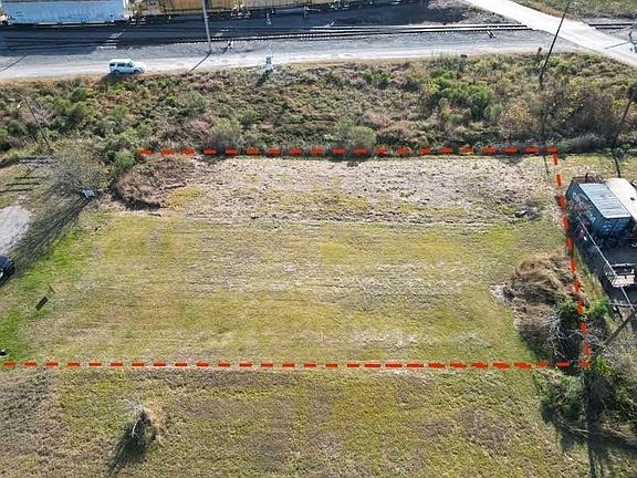 3rd image of 623 S Avenue G