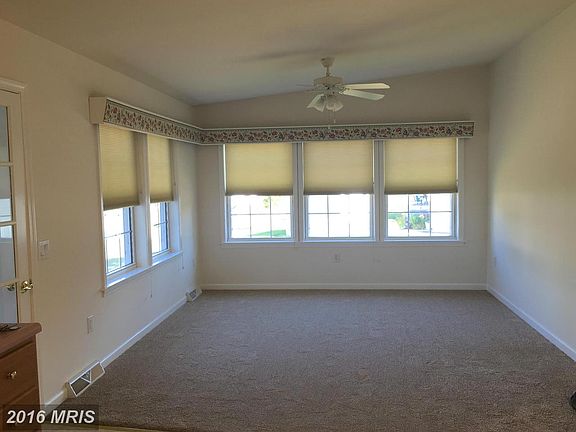 4th image of 15 Saint James Ct