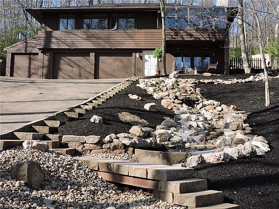 3rd image of 121 Meadow Ln